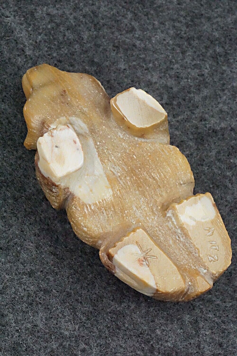 Badger Zuni Fetish Carving - Derrick Kaamasee