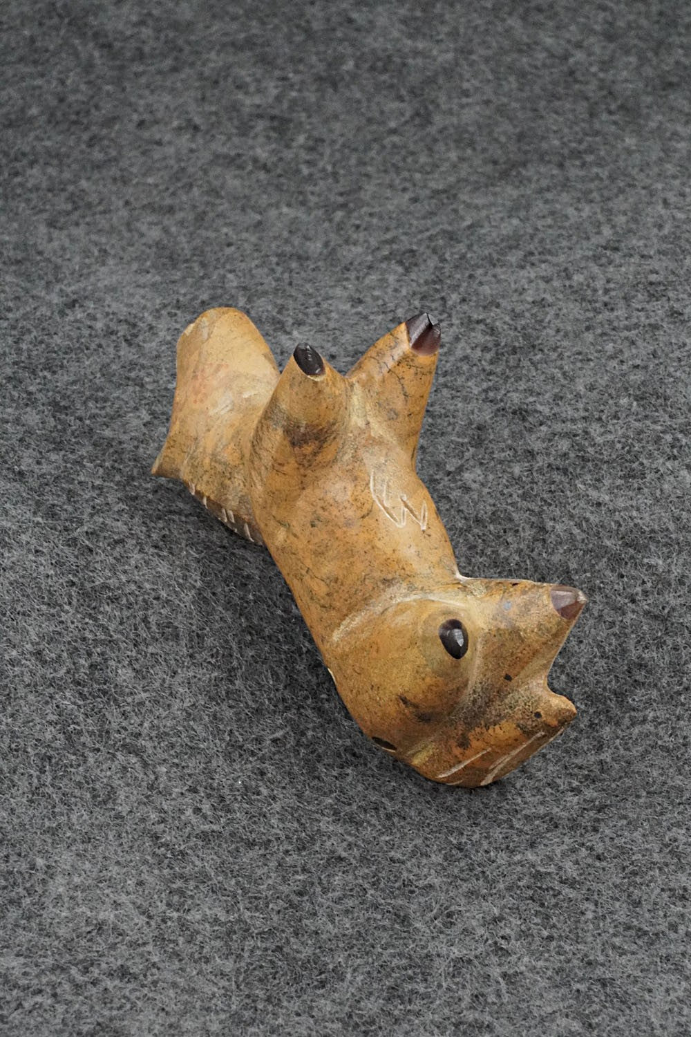 Horse Zuni Fetish Carving - Enrike Leekya