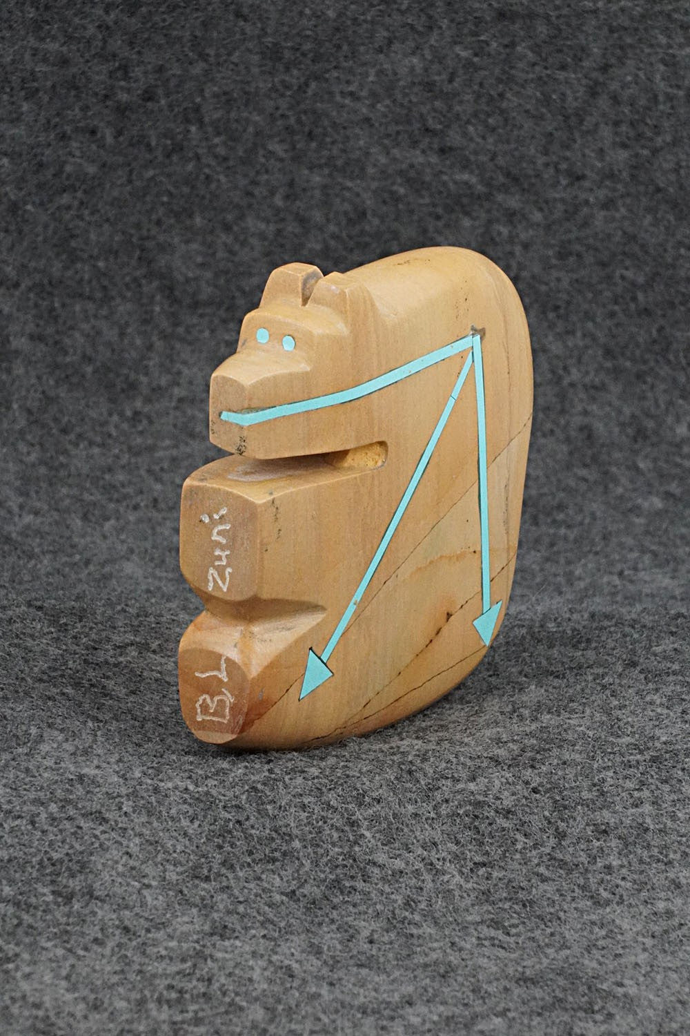 Bear Zuni Fetish Carving - Bernard Laiwakete