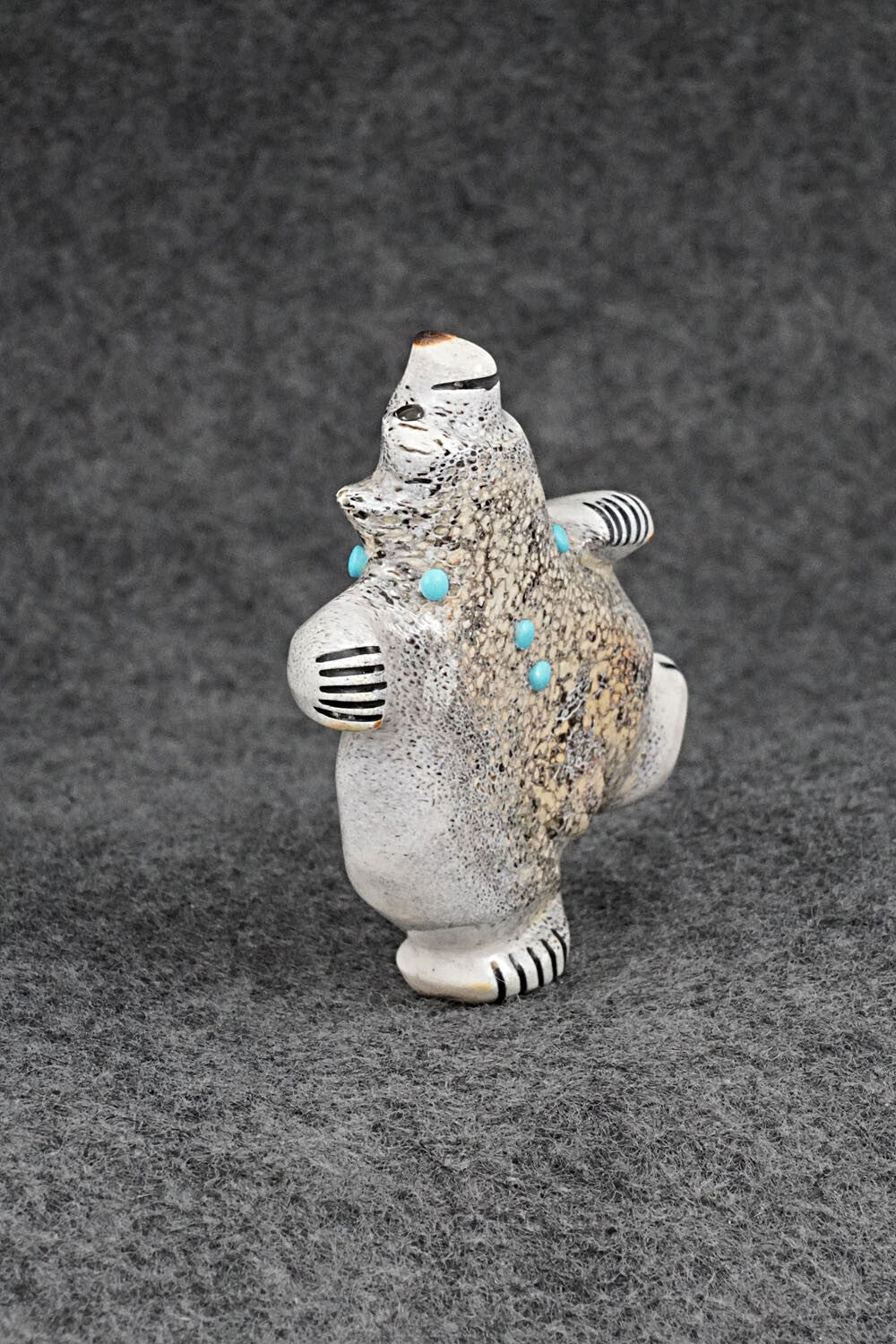 Bear Zuni Fetish Carving - Claudia Peina