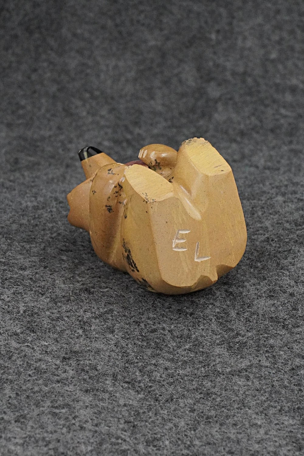 Bear Zuni Fetish Carving - Enrike Leekya