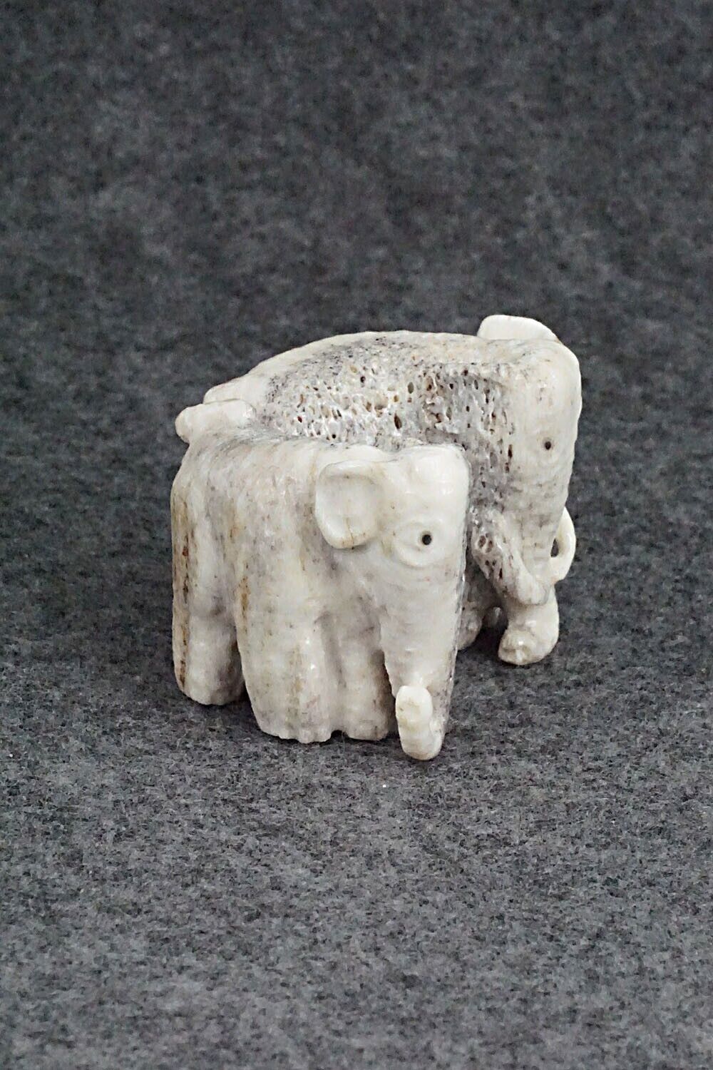 Elephants Zuni Fetish Carving - Maxx Laate