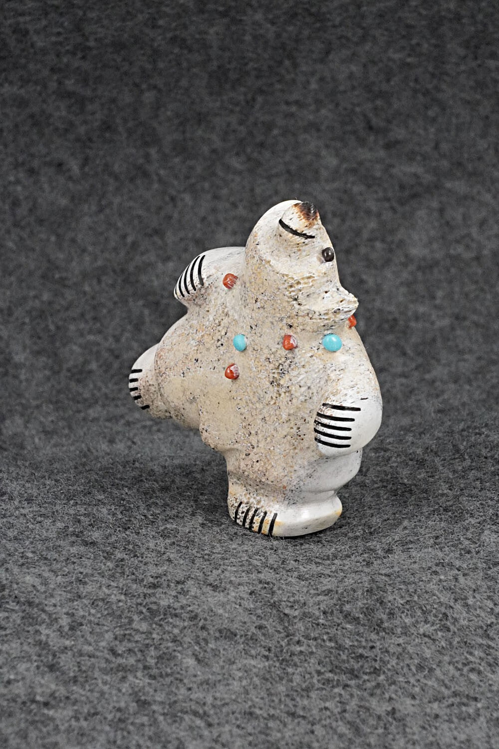 Bear Zuni Fetish Carving - Claudia Peina