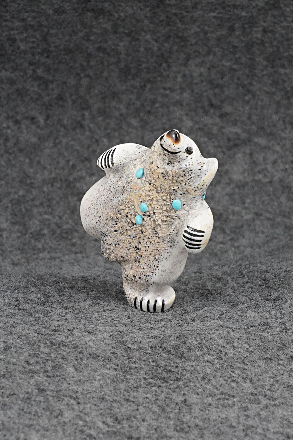 Bear Zuni Fetish Carving - Claudia Peina