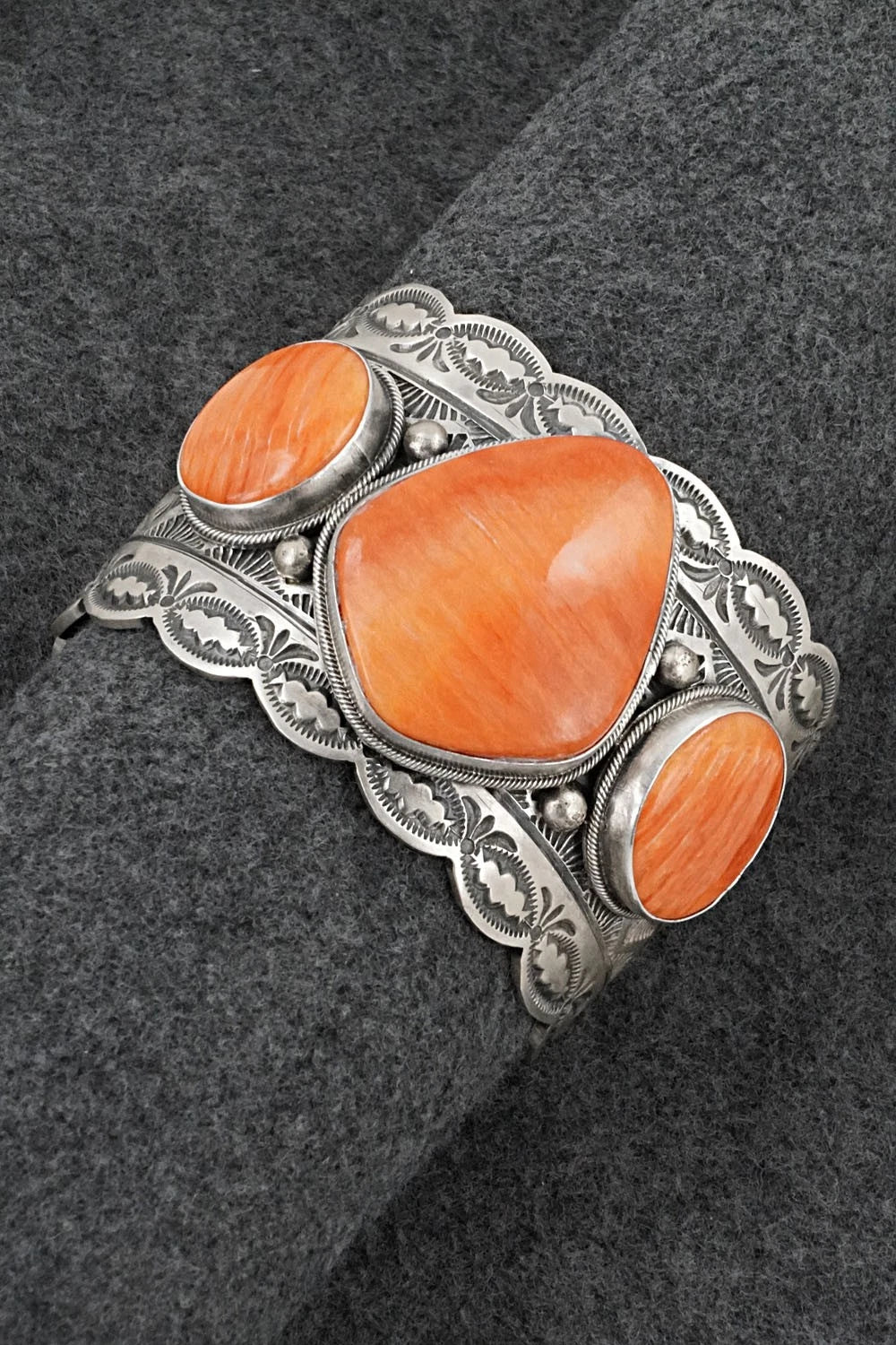 Spiny Oyster & Sterling Silver Bracelet - Mark Yazzie