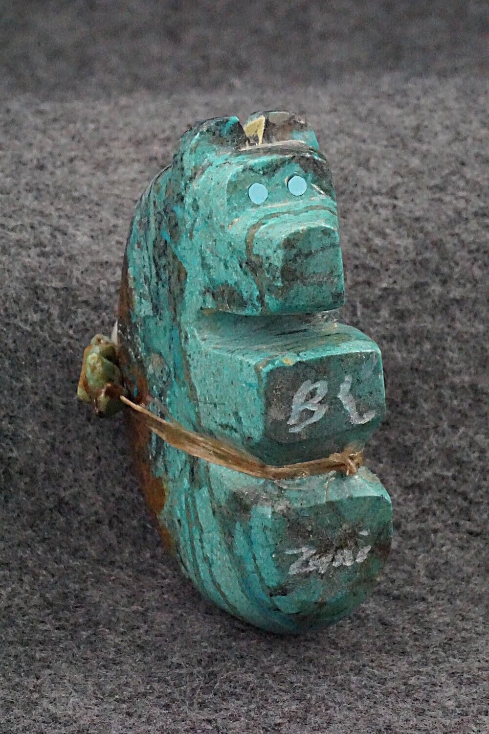 Bear Zuni Fetish Carving - Bernard Laiwakete