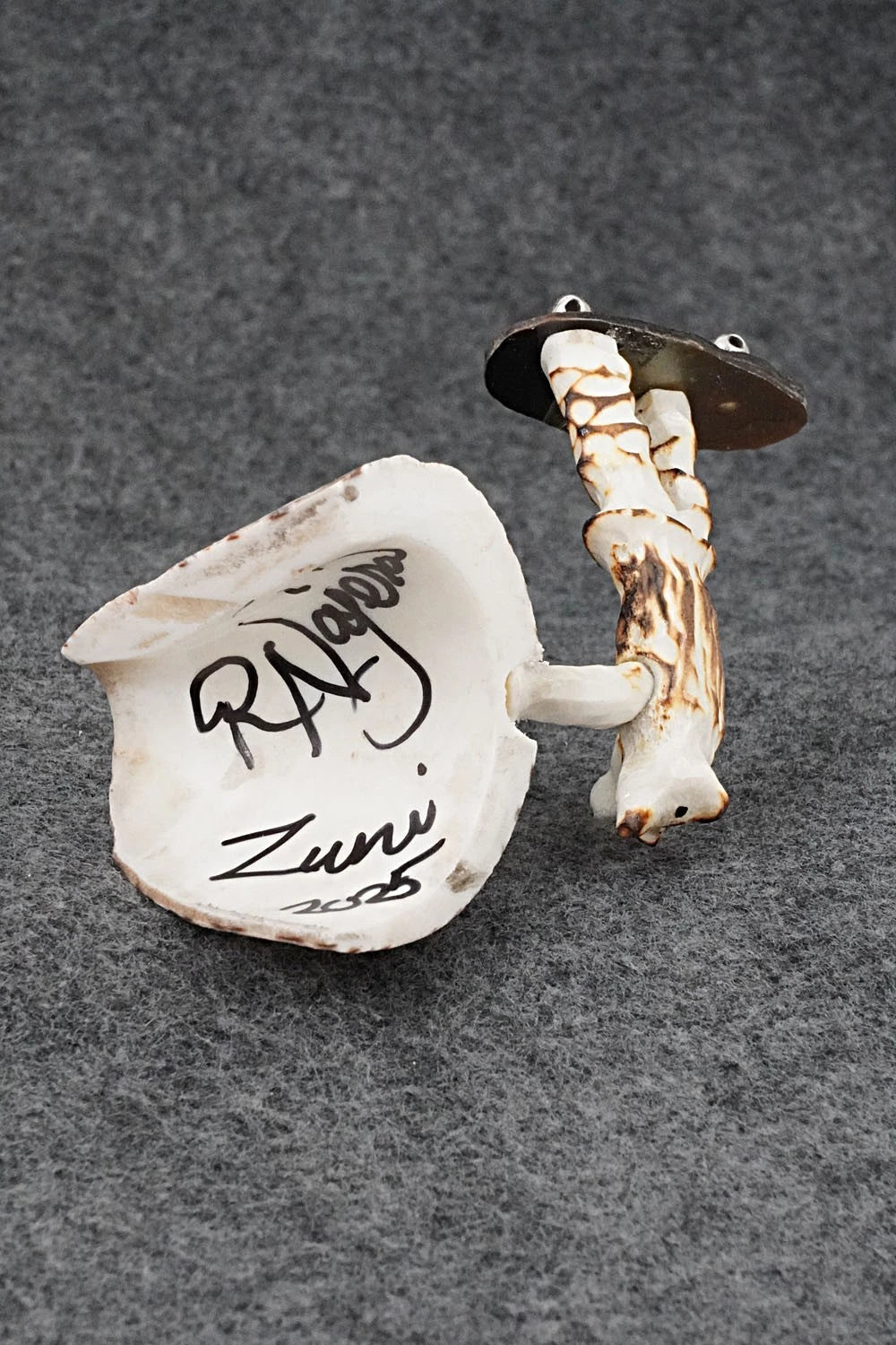 Bear Zuni Fetish Carving - Ruben Najera
