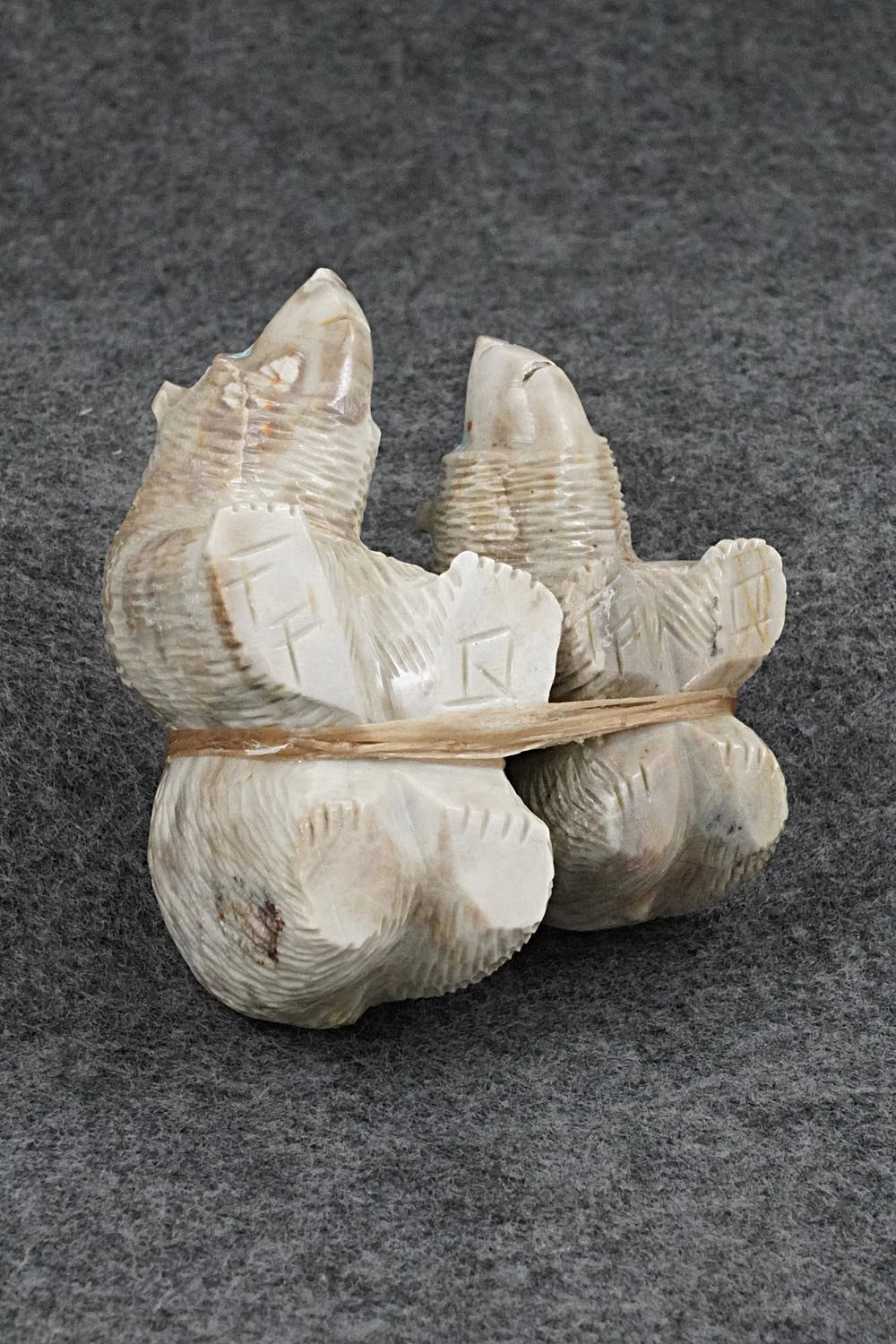 Bear Zuni Fetish Carving - Farlan & Paulette Quam