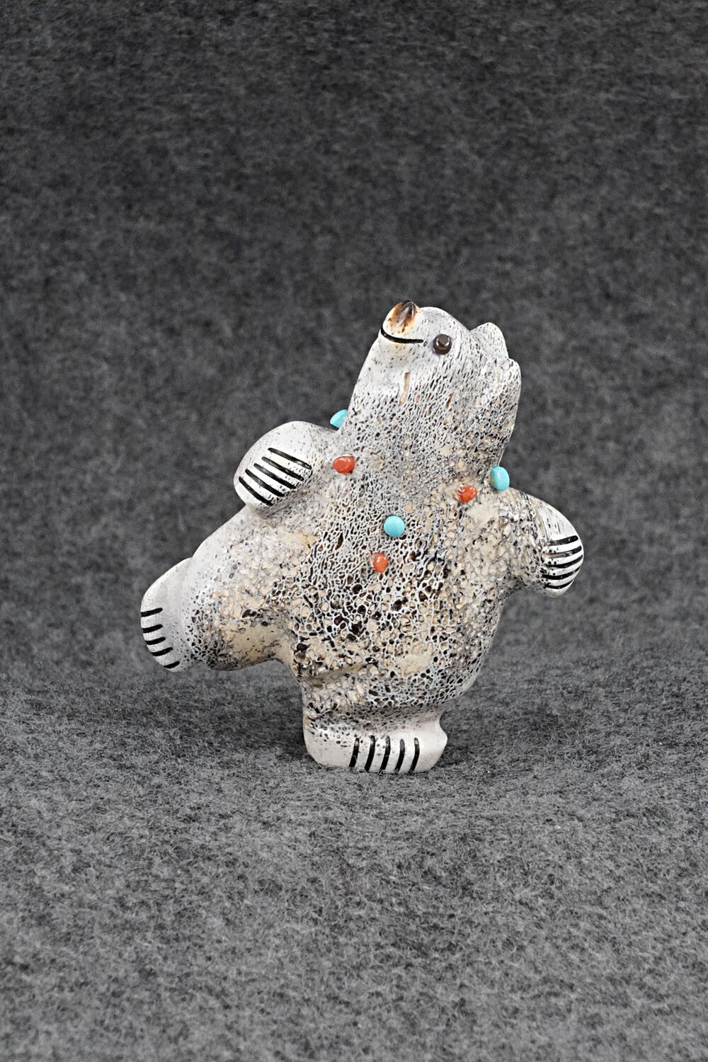 Bear Zuni Fetish Carving - Claudia Peina