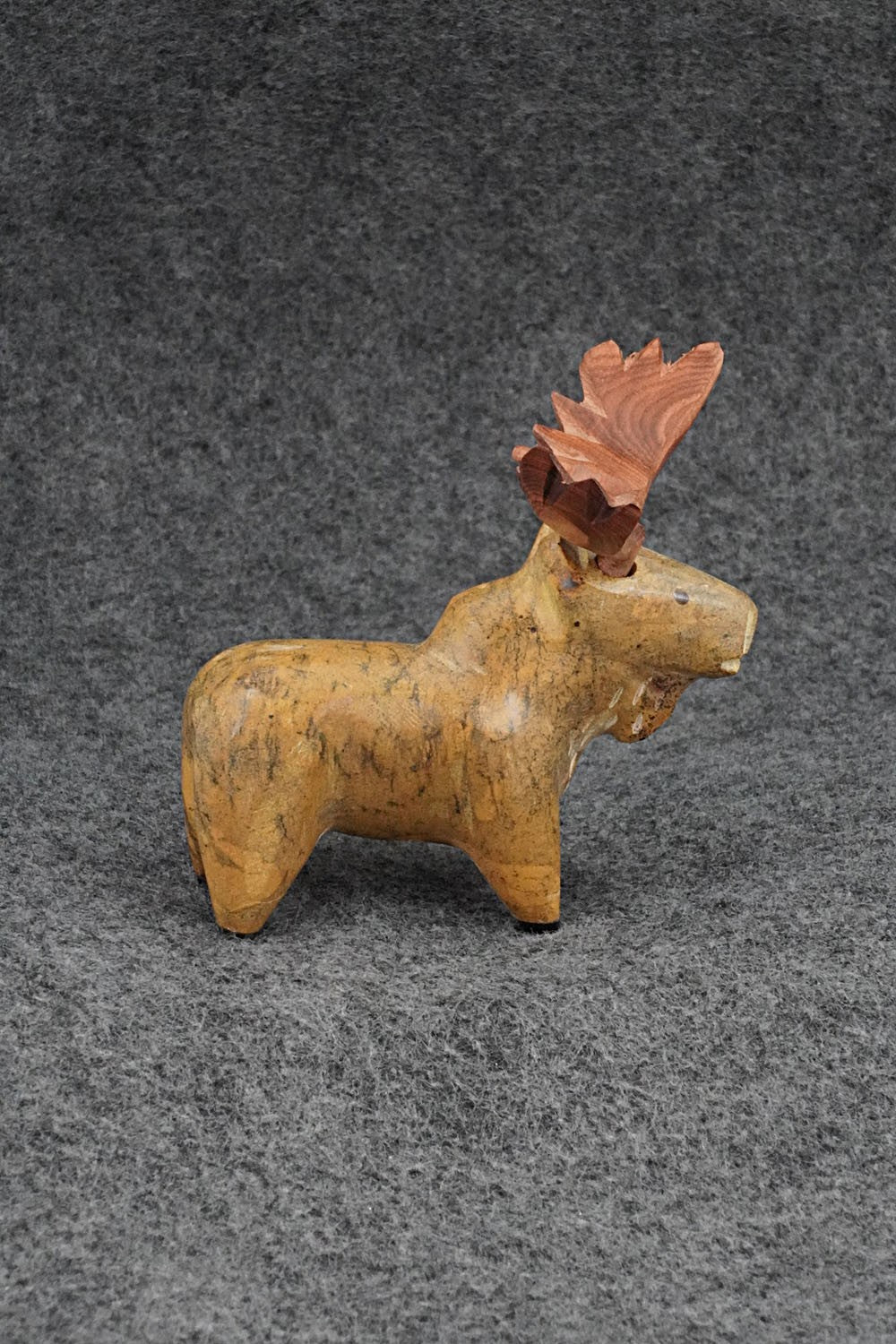 Moose Zuni Fetish Carving - Enrike Leekya