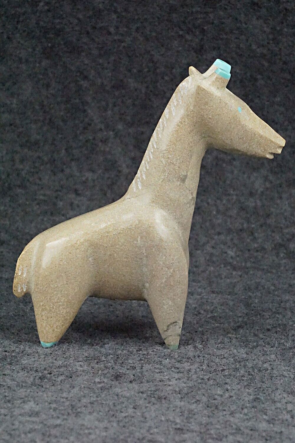 Giraffe Zuni Fetish Carving - Enrike Leekya