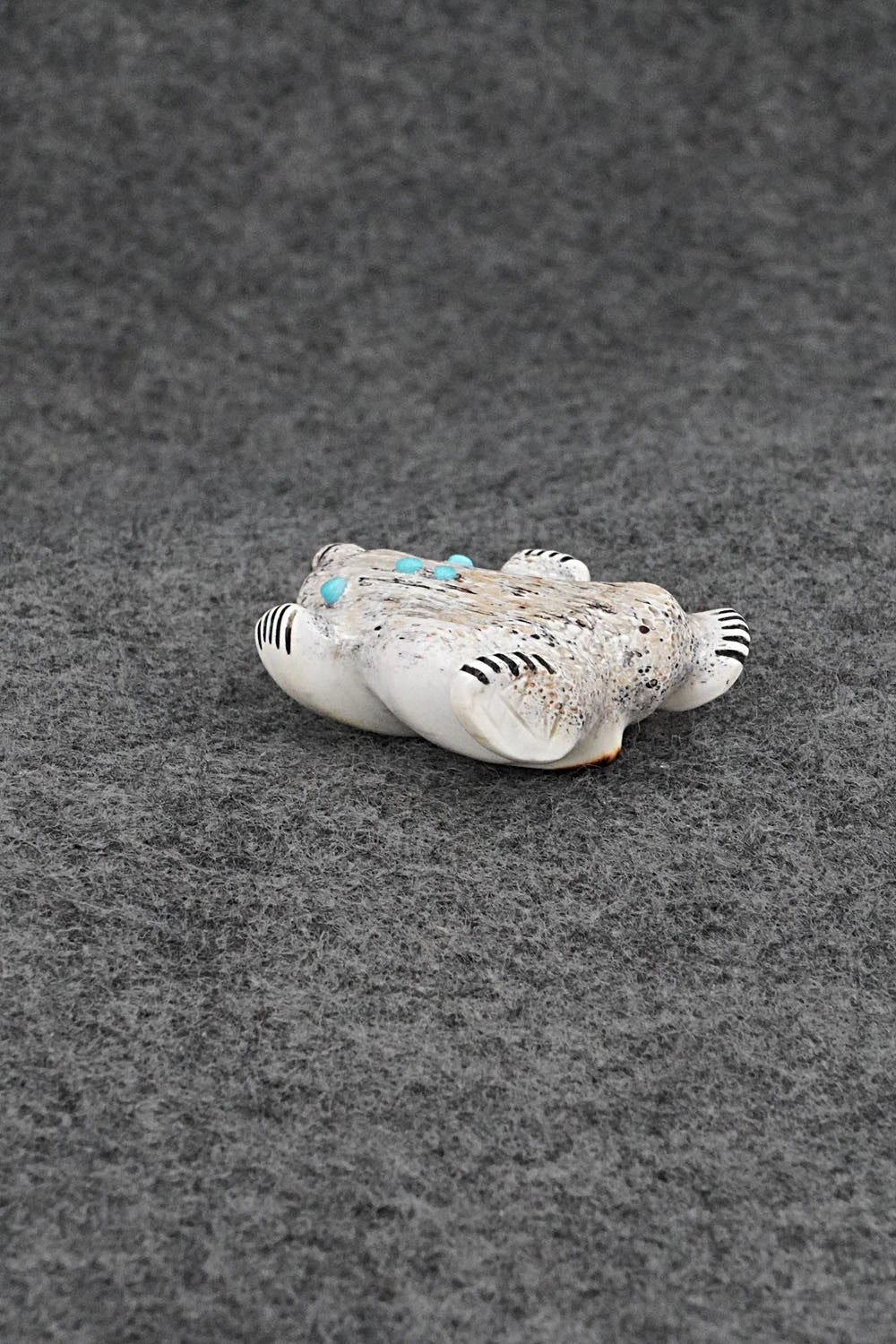 Bear Zuni Fetish Carving - Claudia Peina