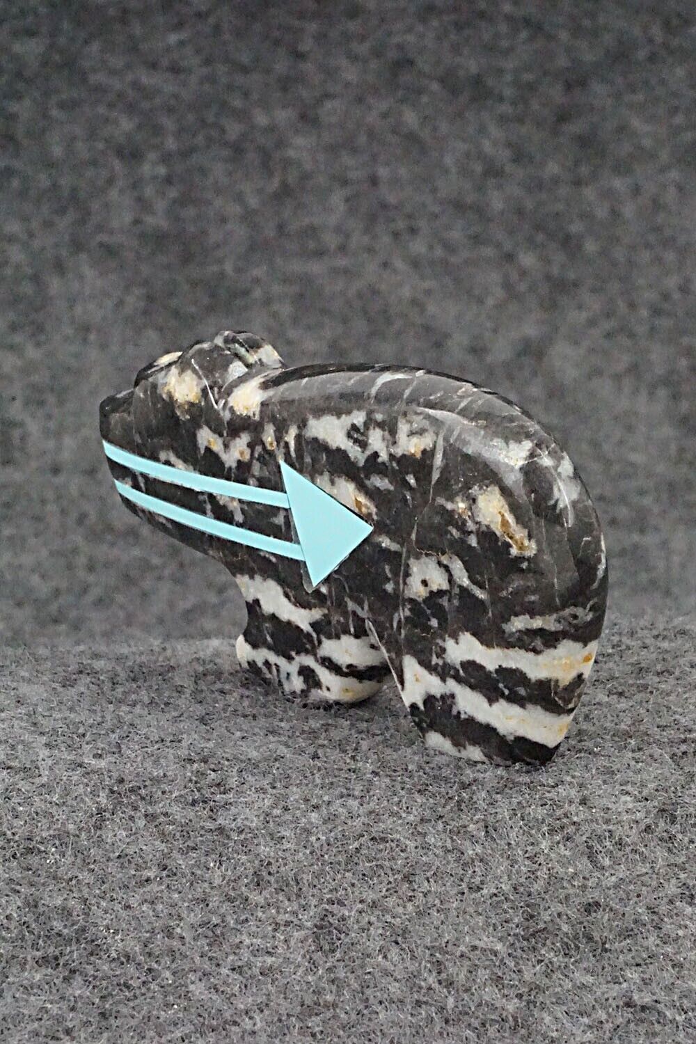 Bear Zuni Fetish Carving - Bernard Laiwakete