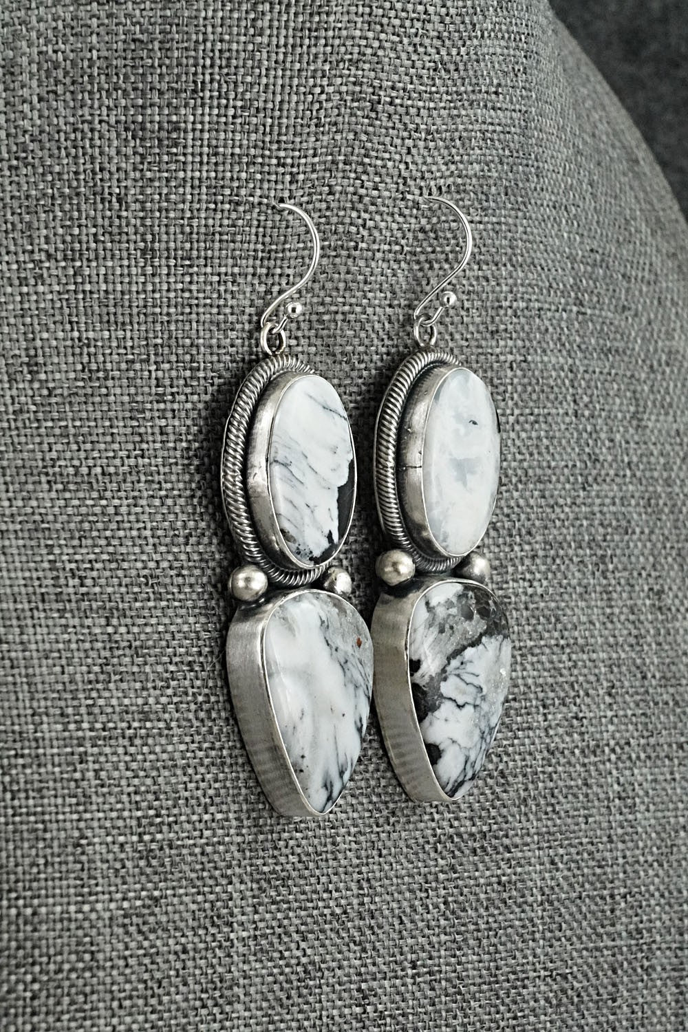 White Buffalo & Sterling Silver Necklace and Earrings Set - Mark Yazzie
