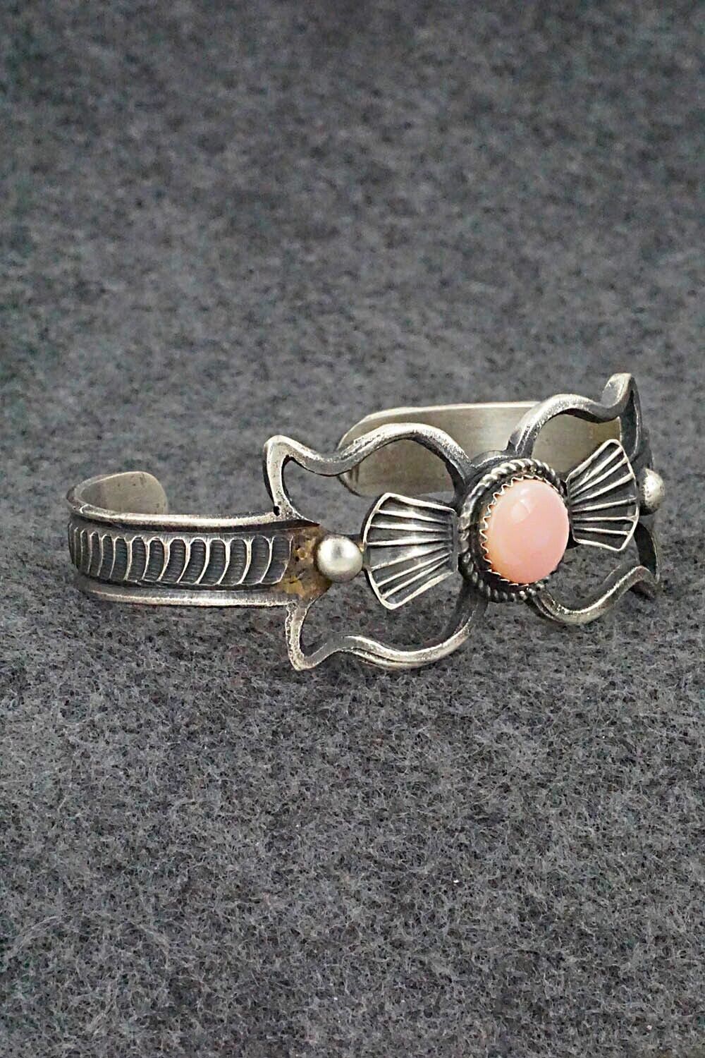 Pink Conch Shell & Sterling Silver Bracelet - Eva & Linberg Billah