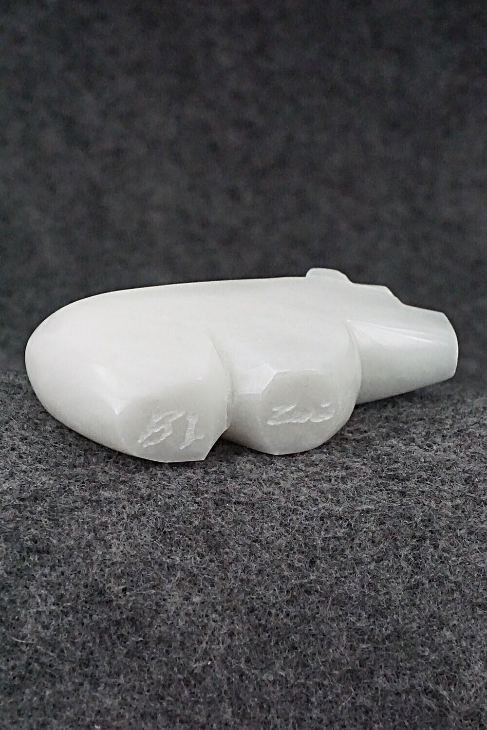 Bear Zuni Fetish Carving - Bernard Laiwakete
