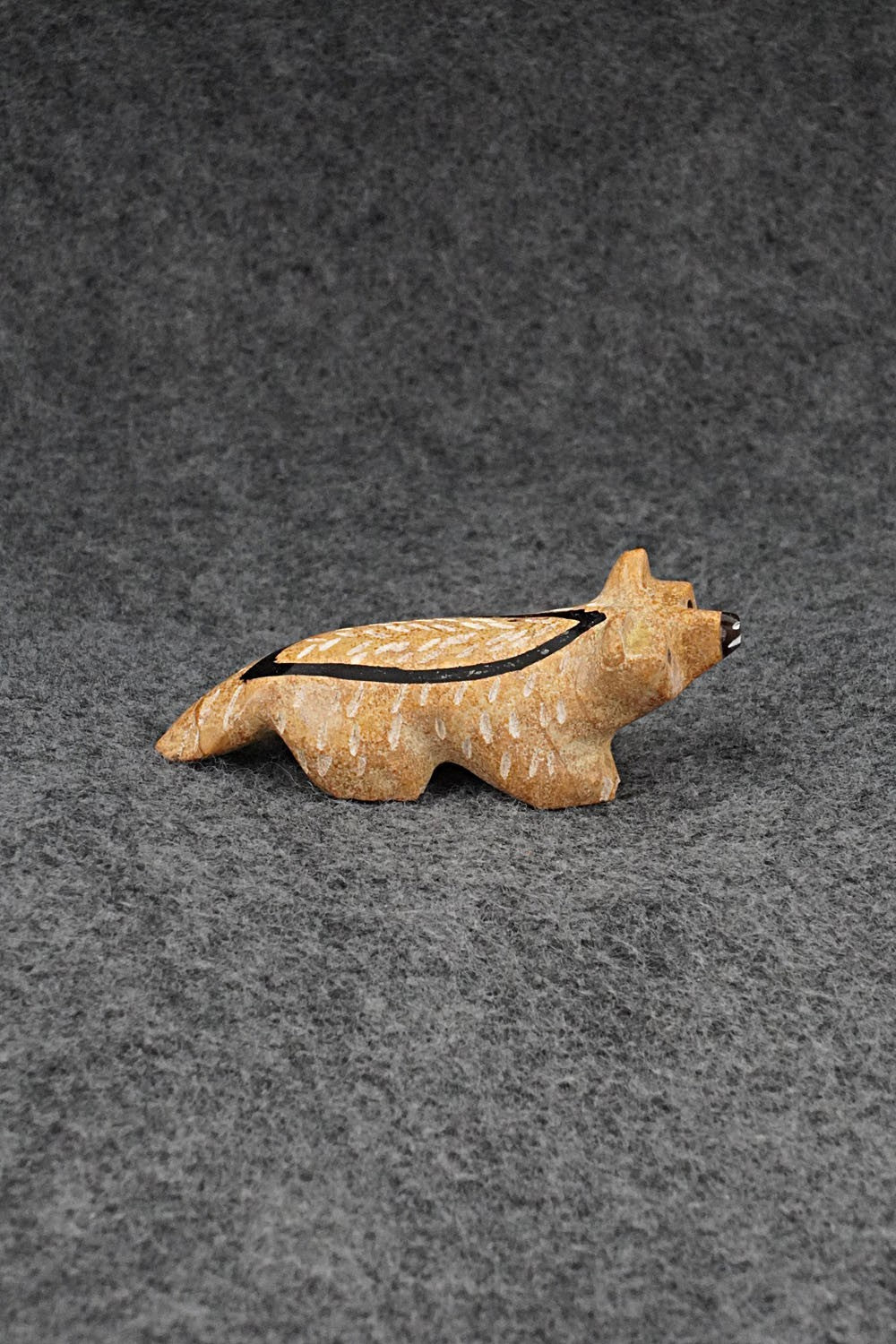 Badger Zuni Fetish Carving - Enrike Leekya