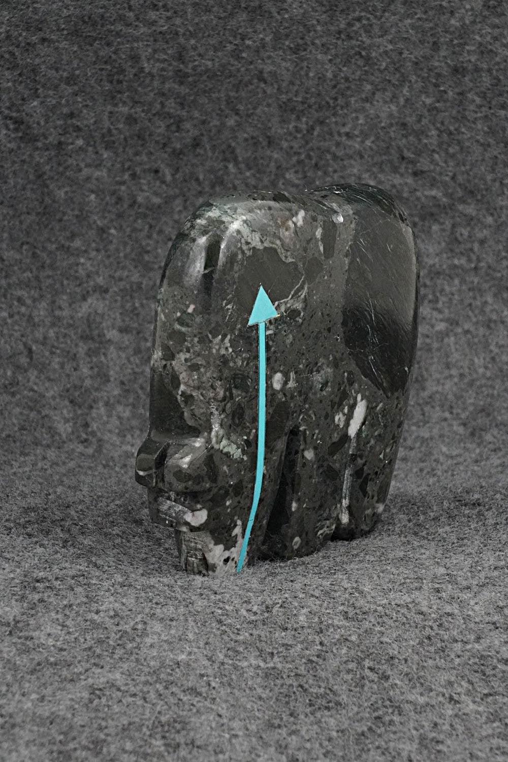 Bear Zuni Fetish Carving - Bernard Laiwakete