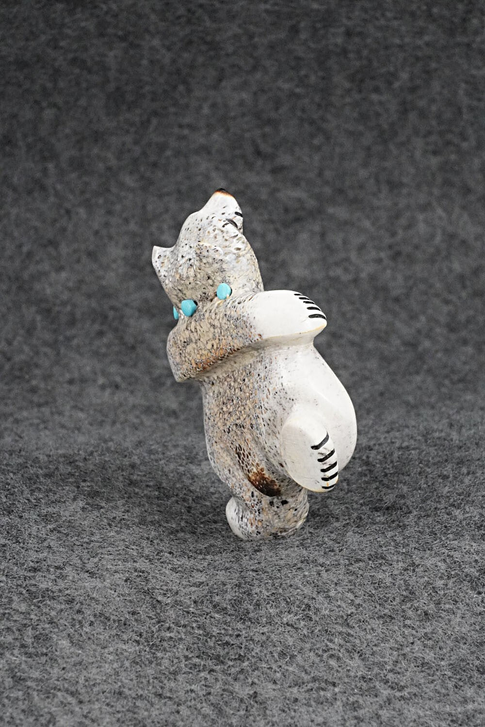 Bear Zuni Fetish Carving - Claudia Peina