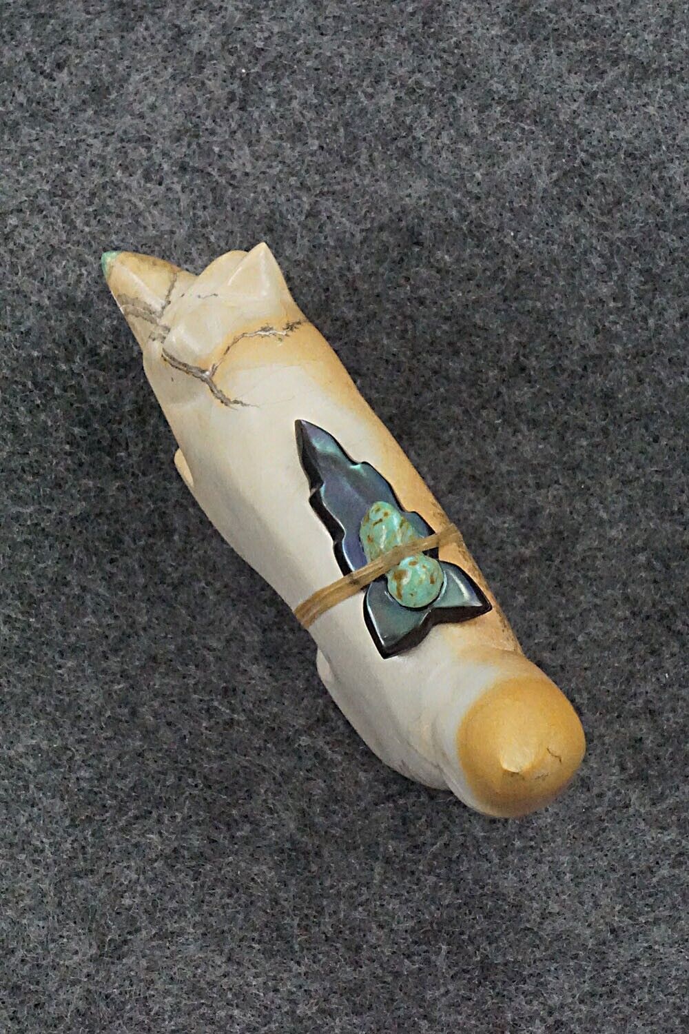 Wolf Zuni Fetish Carving - Enrike Leekya