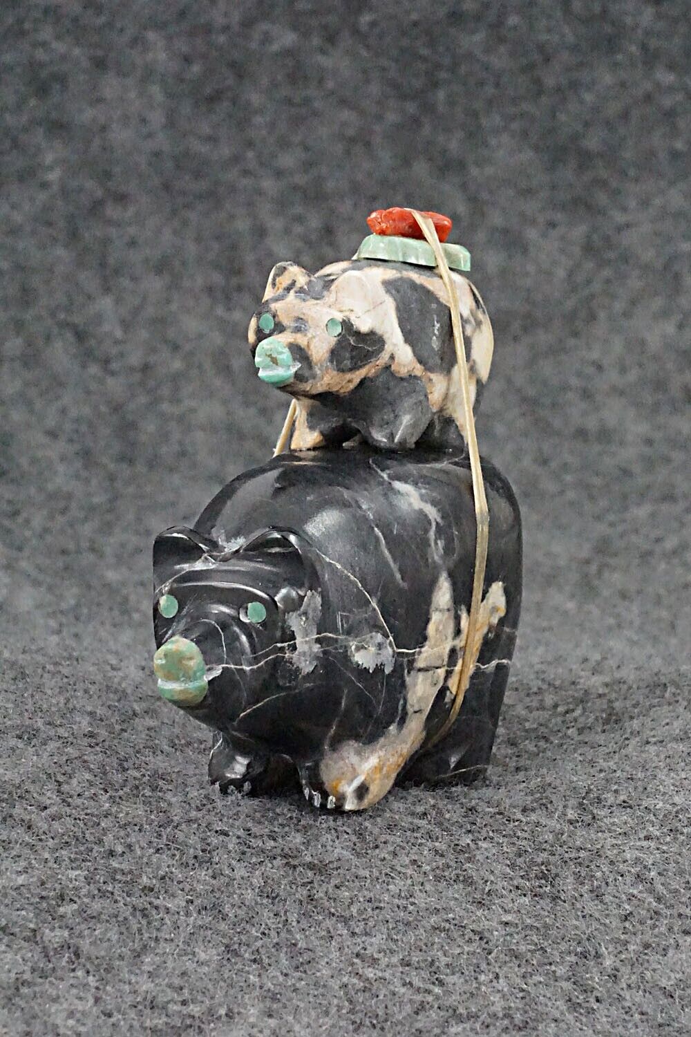 Bear with Cub Zuni Fetish Carving - Enrike Leekya