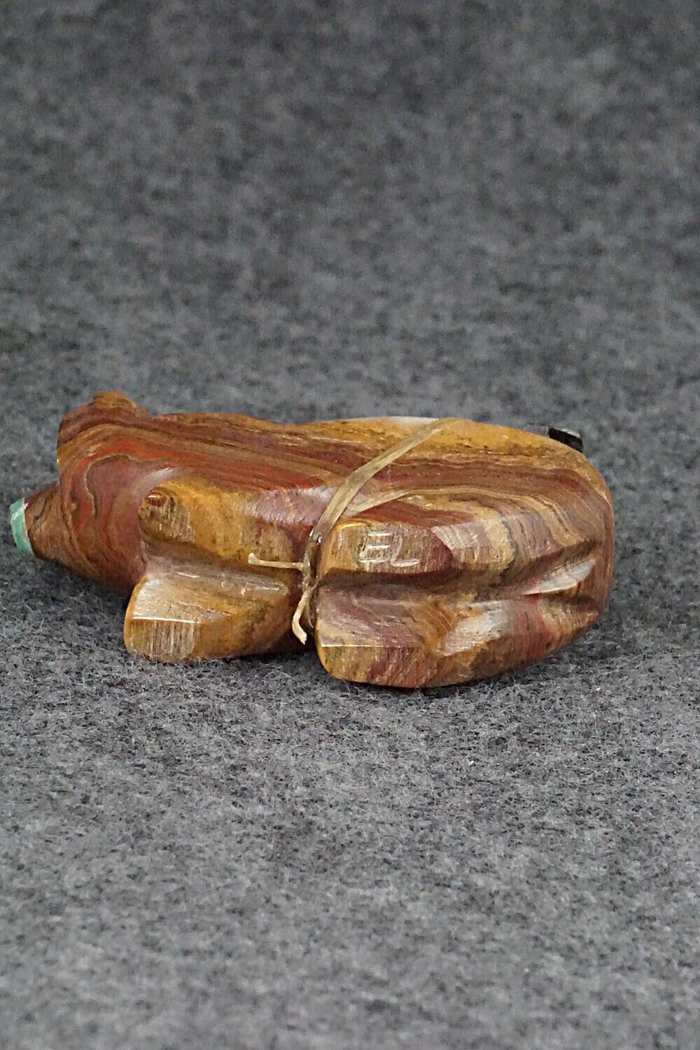 Bear Zuni Fetish Carving - Enrike Leekya