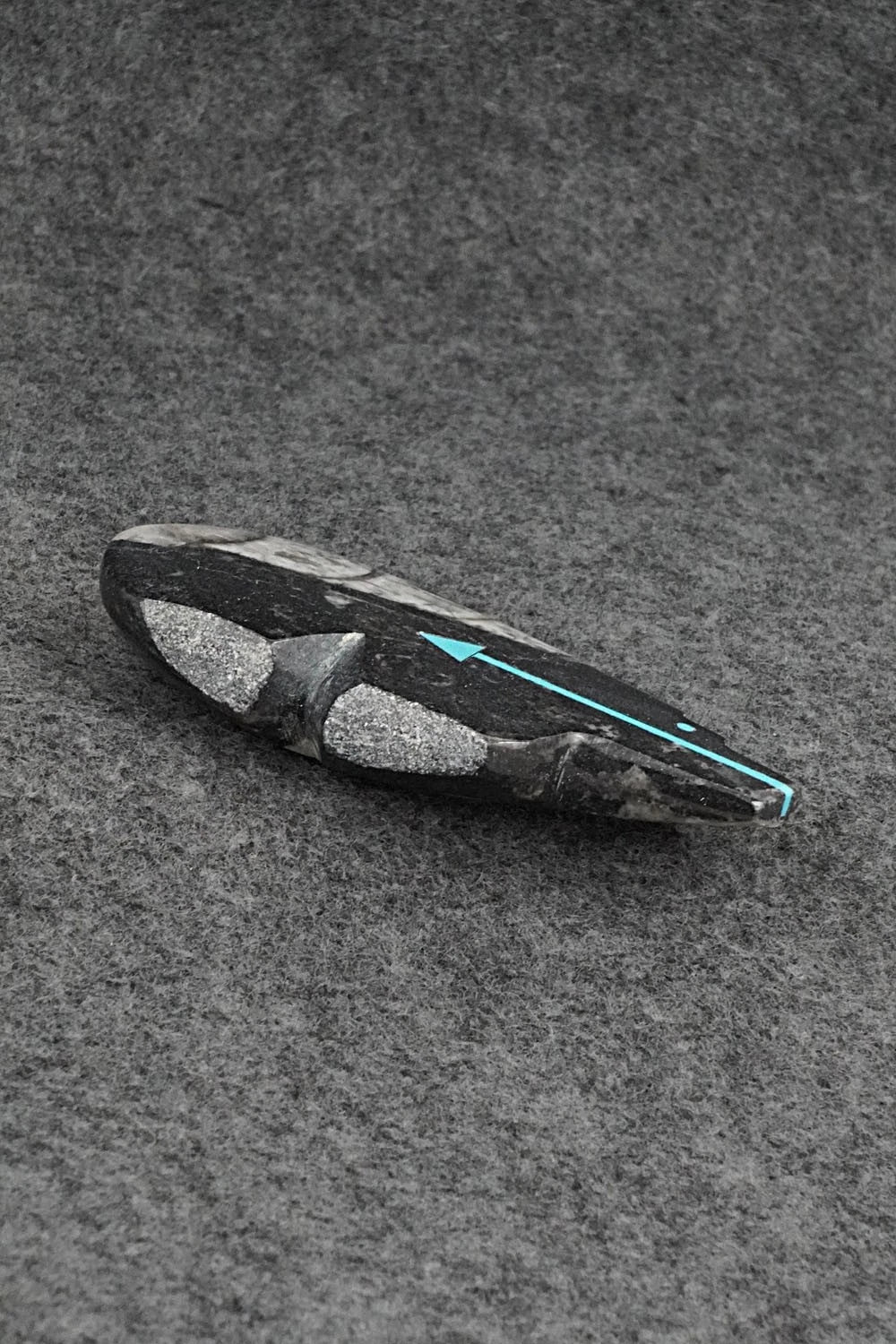 Bear Zuni Fetish Carving - Bernard Laiwakete