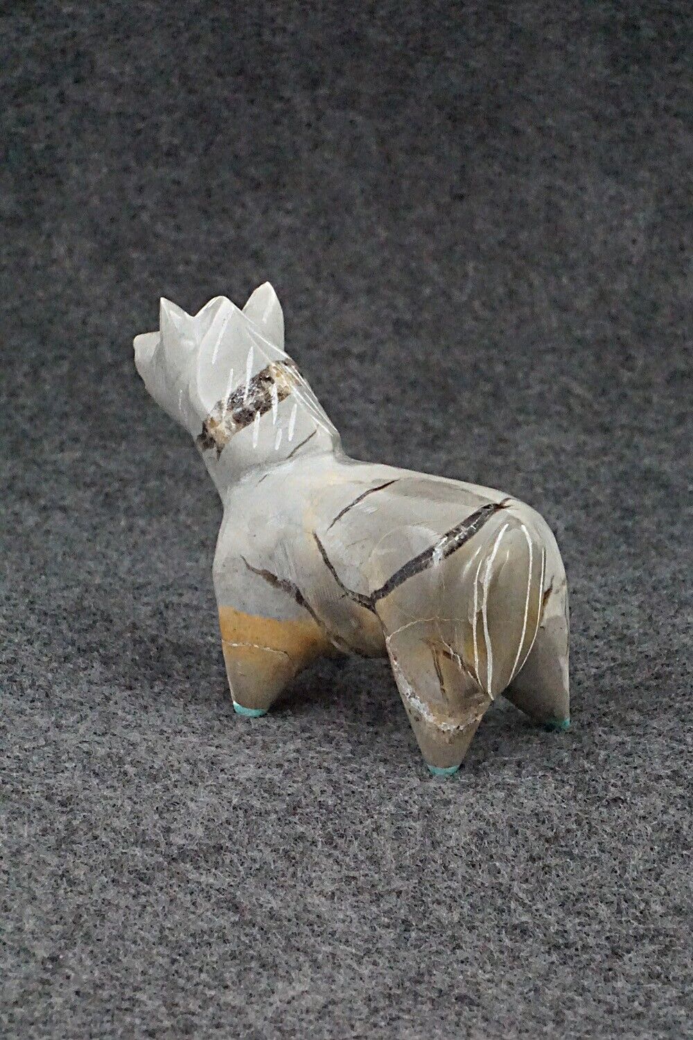 Horse Zuni Fetish Carving - Enrike Leekya