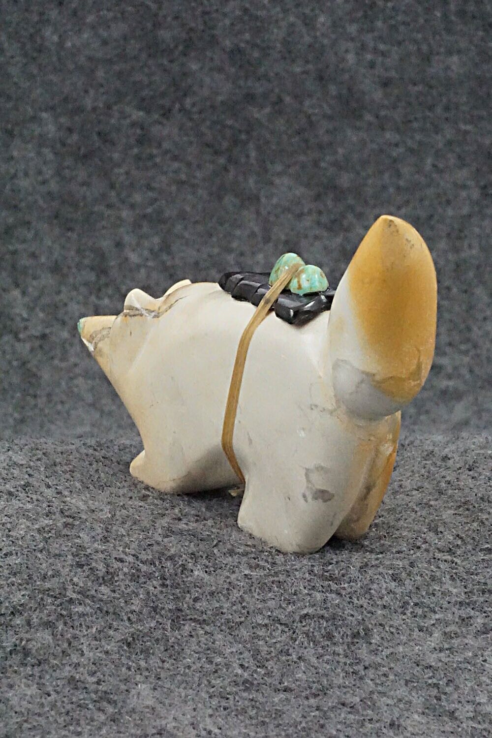 Wolf Zuni Fetish Carving - Enrike Leekya