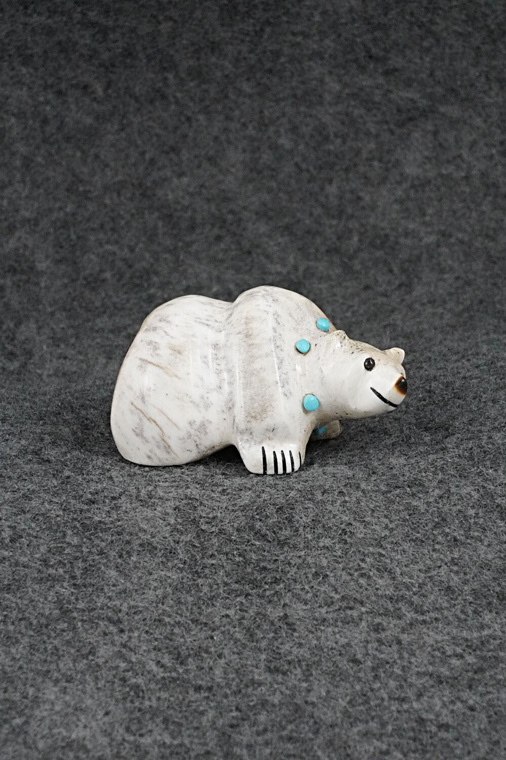Bear Zuni Fetish Carving - Claudia Peina