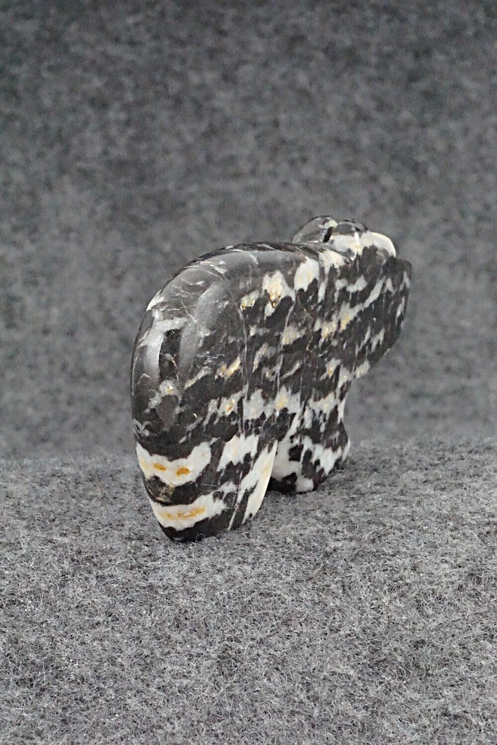 Bear Zuni Fetish Carving - Bernard Laiwakete