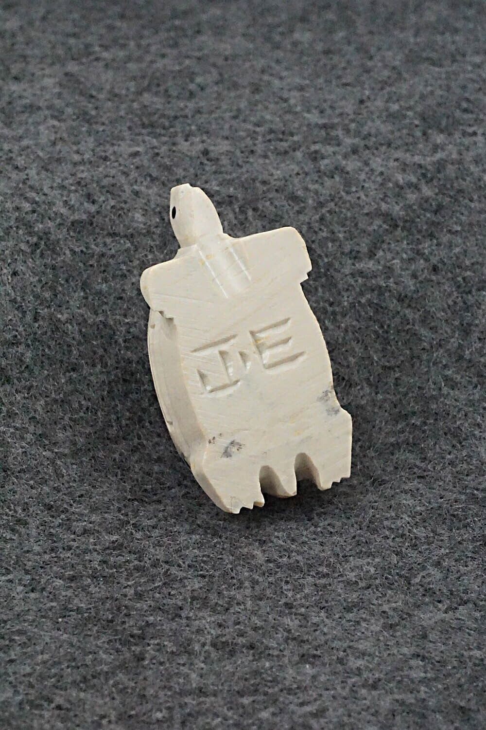 Turtles Zuni Fetish Carving - Jesus Espino