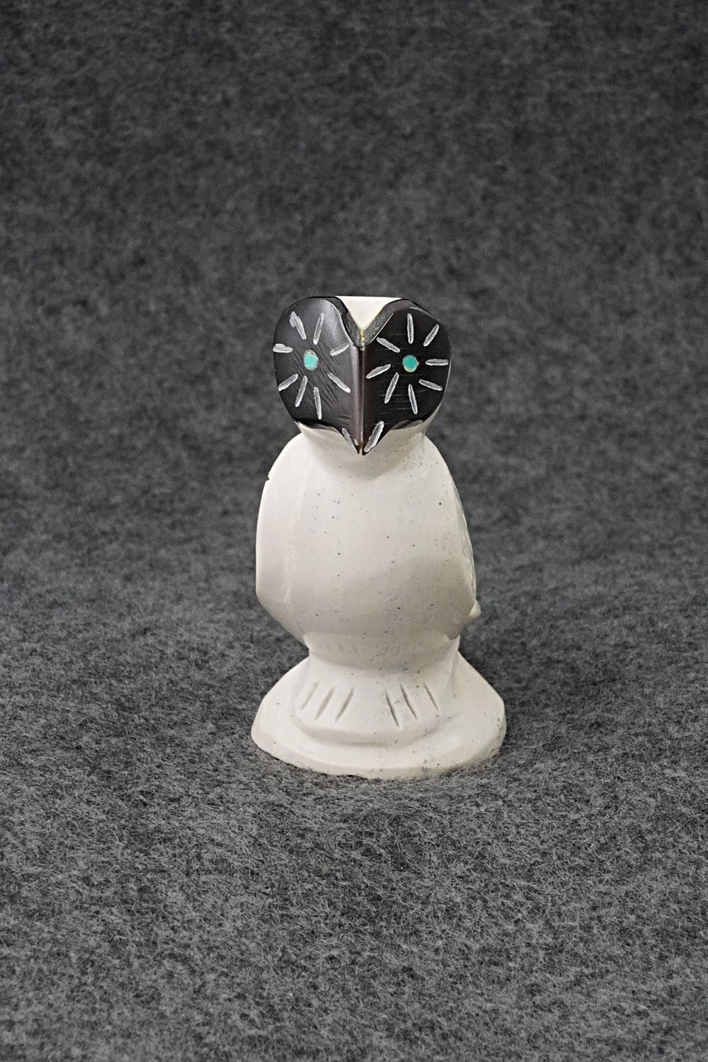 Owl Zuni Fetish Carving - Enrike Leekya