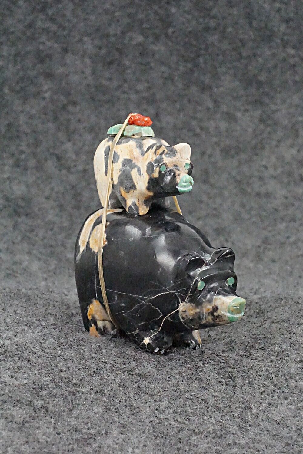 Bear with Cub Zuni Fetish Carving - Enrike Leekya