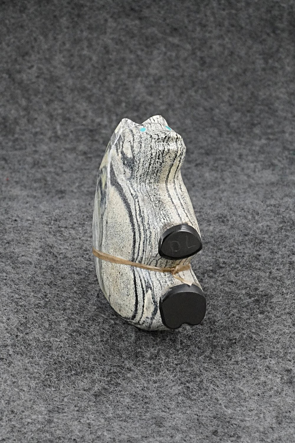 Bear Zuni Fetish Carving - Delvin Leekya