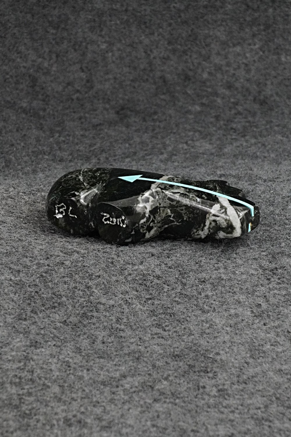 Bear Zuni Fetish Carving - Bernard Laiwakete