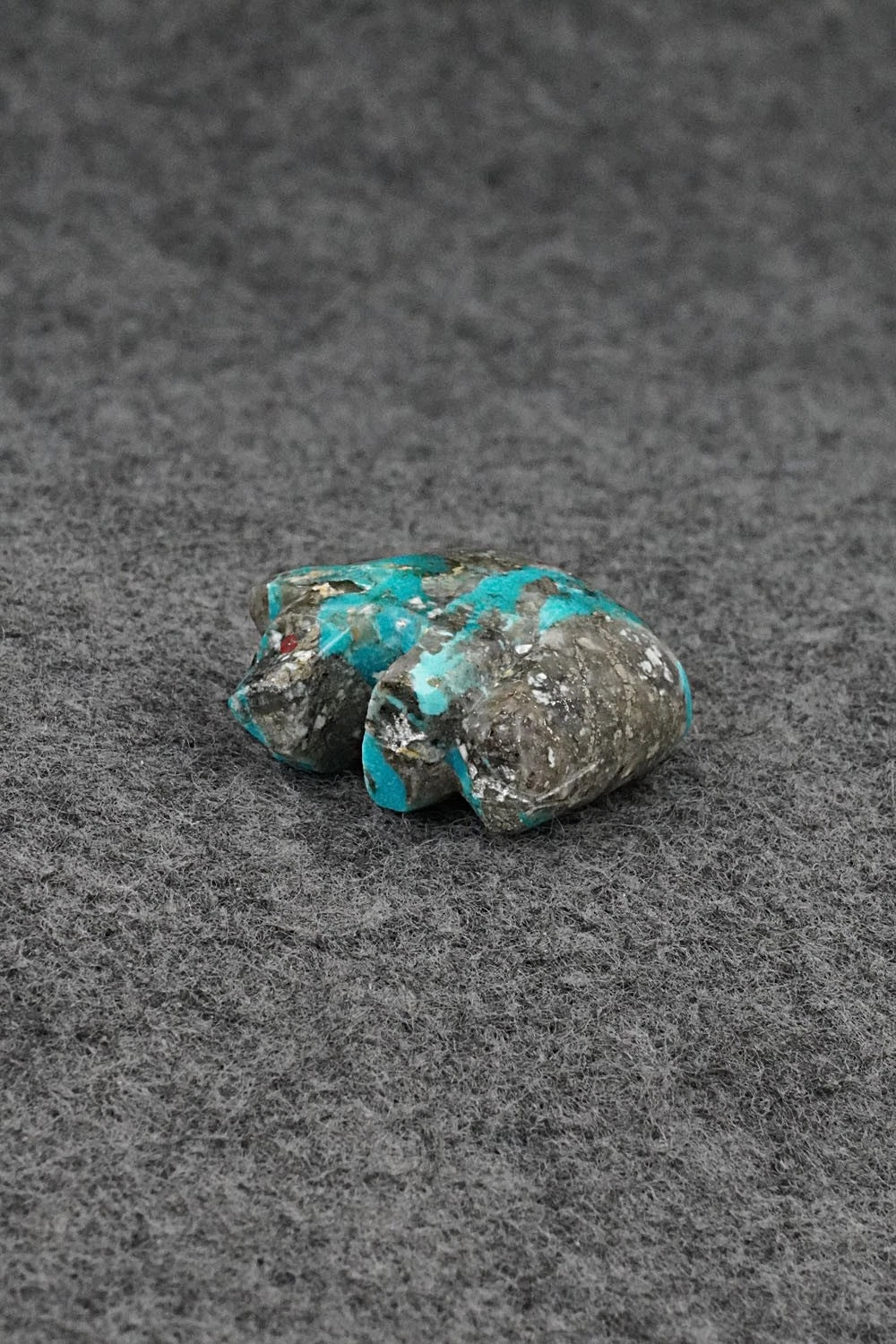 Bear Zuni Fetish Carving - Kenric Laiwekete