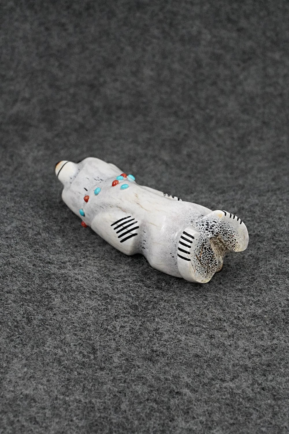 Bear Zuni Fetish Carving - Claudia Peina