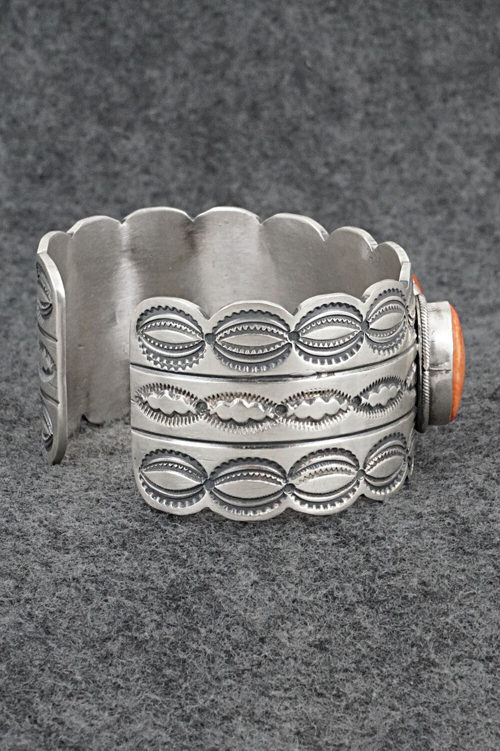 Spiny Oyster & Sterling Silver Bracelet - Mark Yazzie