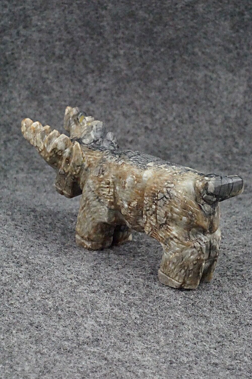 Deer Zuni Fetish Carving - Tony Mackel