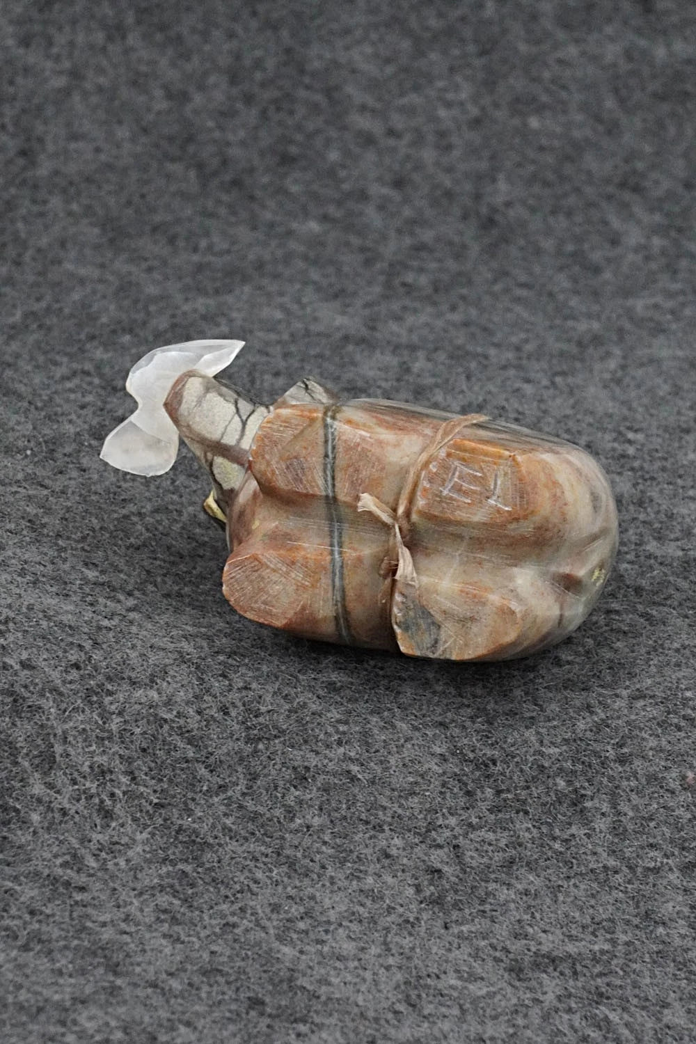 Bear Zuni Fetish Carving - Enrike Leekya