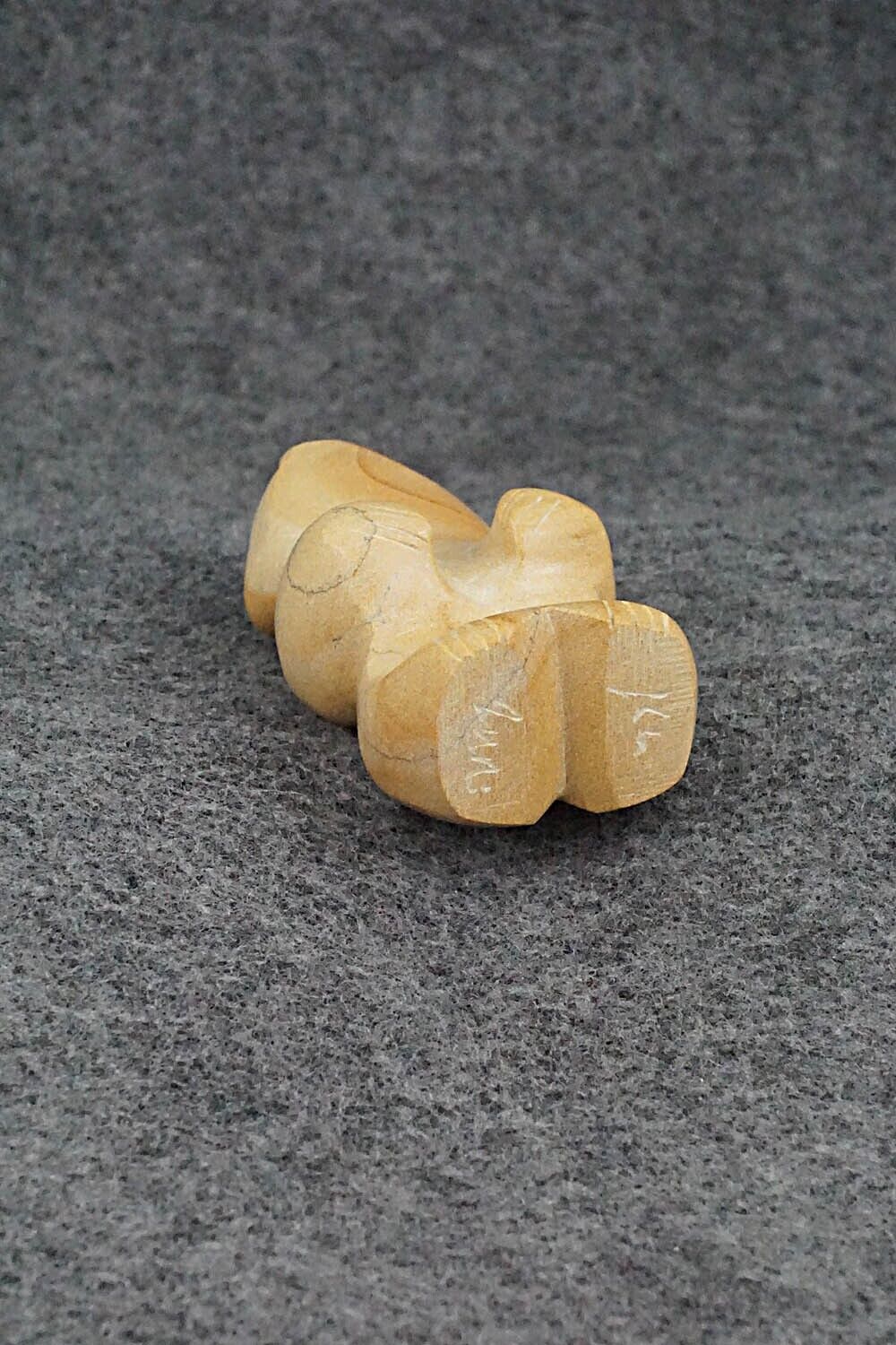Bear Zuni Fetish Carving - Leonard Laiwakete