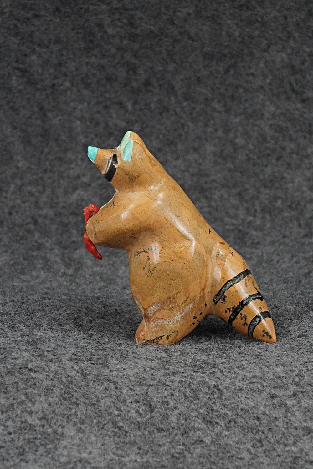 Raccoon Zuni Fetish Carving - Enrike Leekya