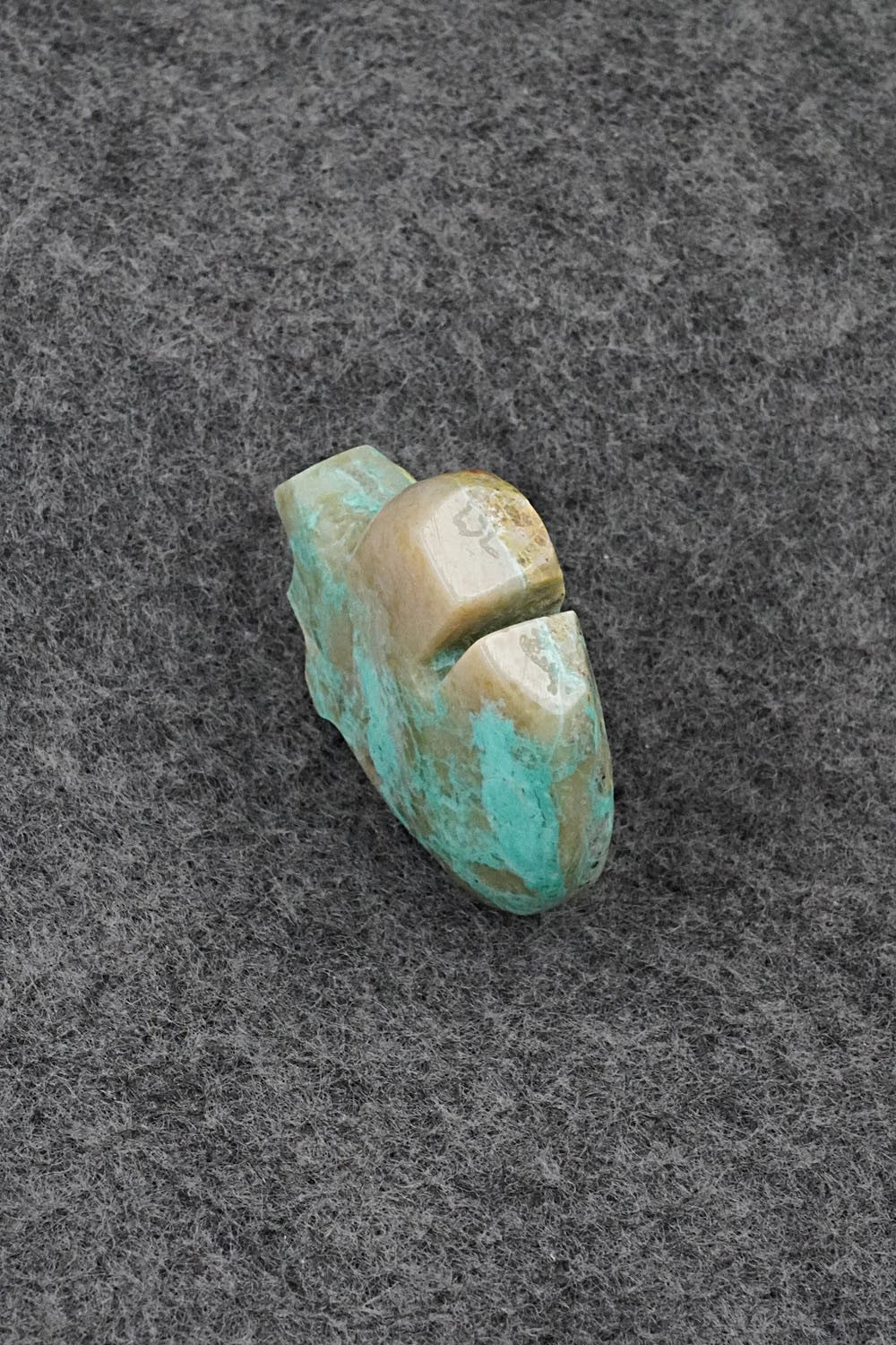 Bear Zuni Fetish Carving - Bernard Laiwekete