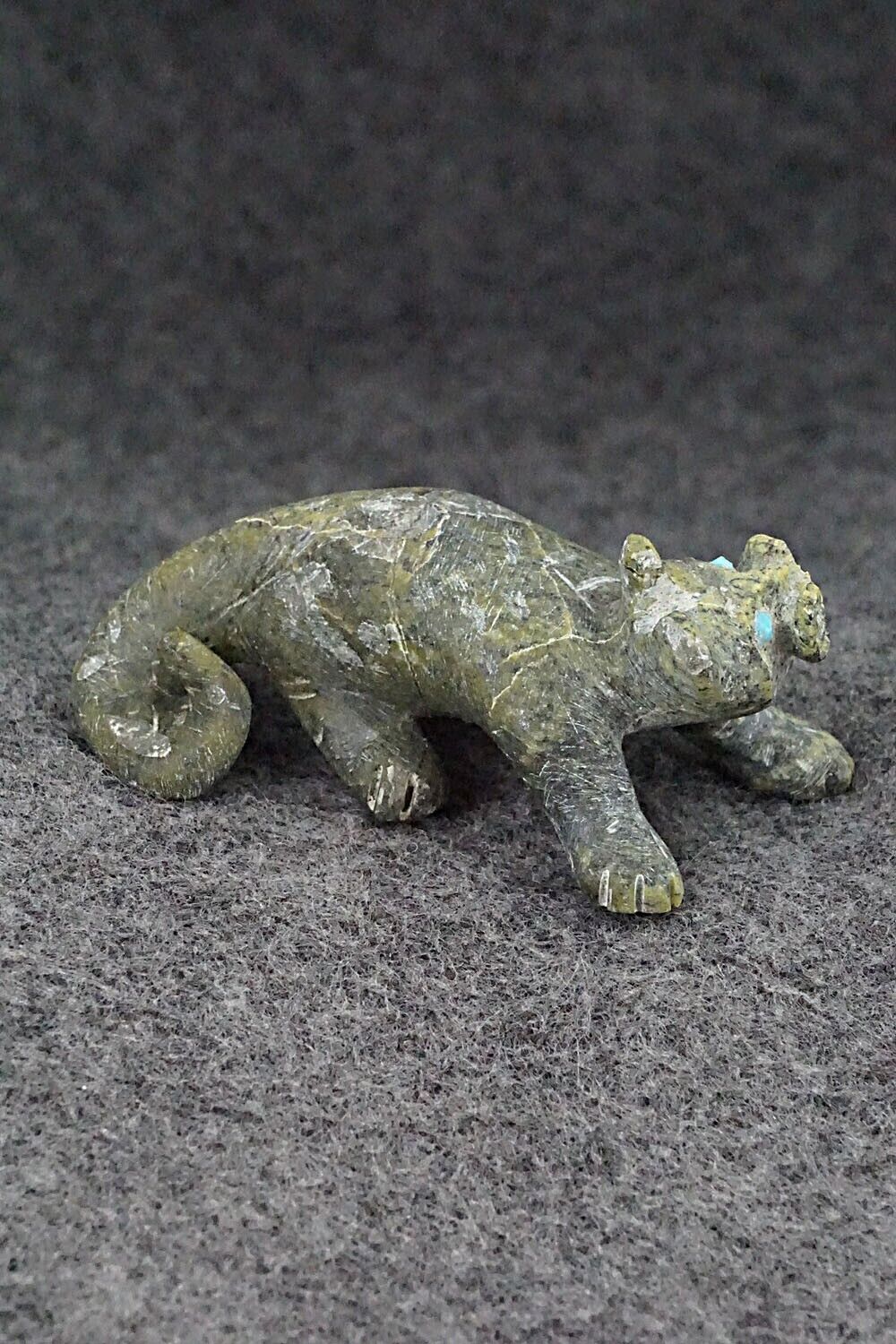 Mountain Lion Zuni Fetish Carving - Cody Cheama