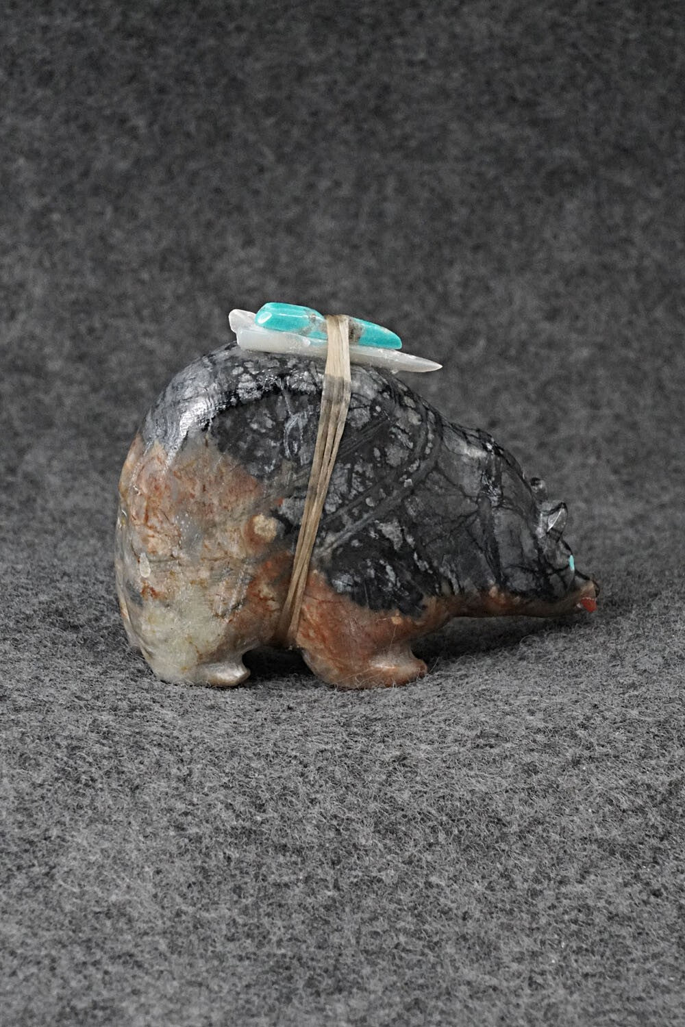 Bear Zuni Fetish Carving - Freddie Leekya