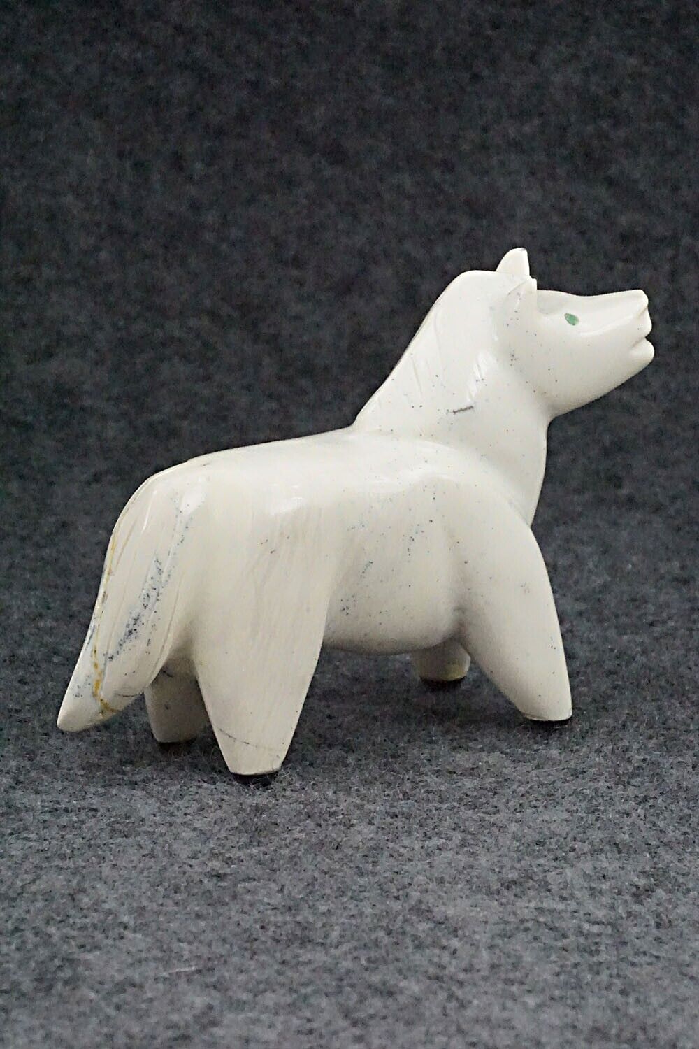 Horse Zuni Fetish Carving - Enrike Leekya