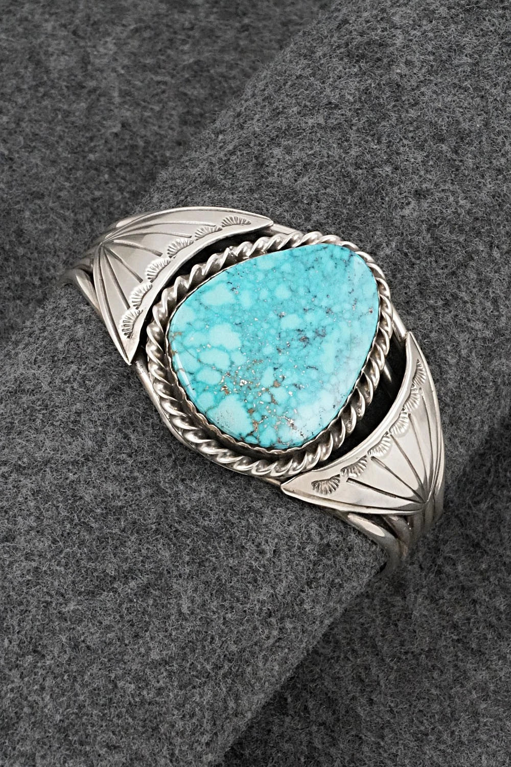 Turquoise & Sterling Silver Vintage Bracelet - Larose Ganadonegro