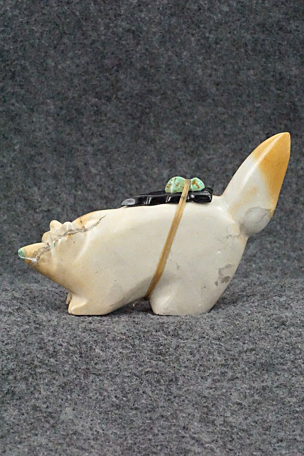 Wolf Zuni Fetish Carving - Enrike Leekya