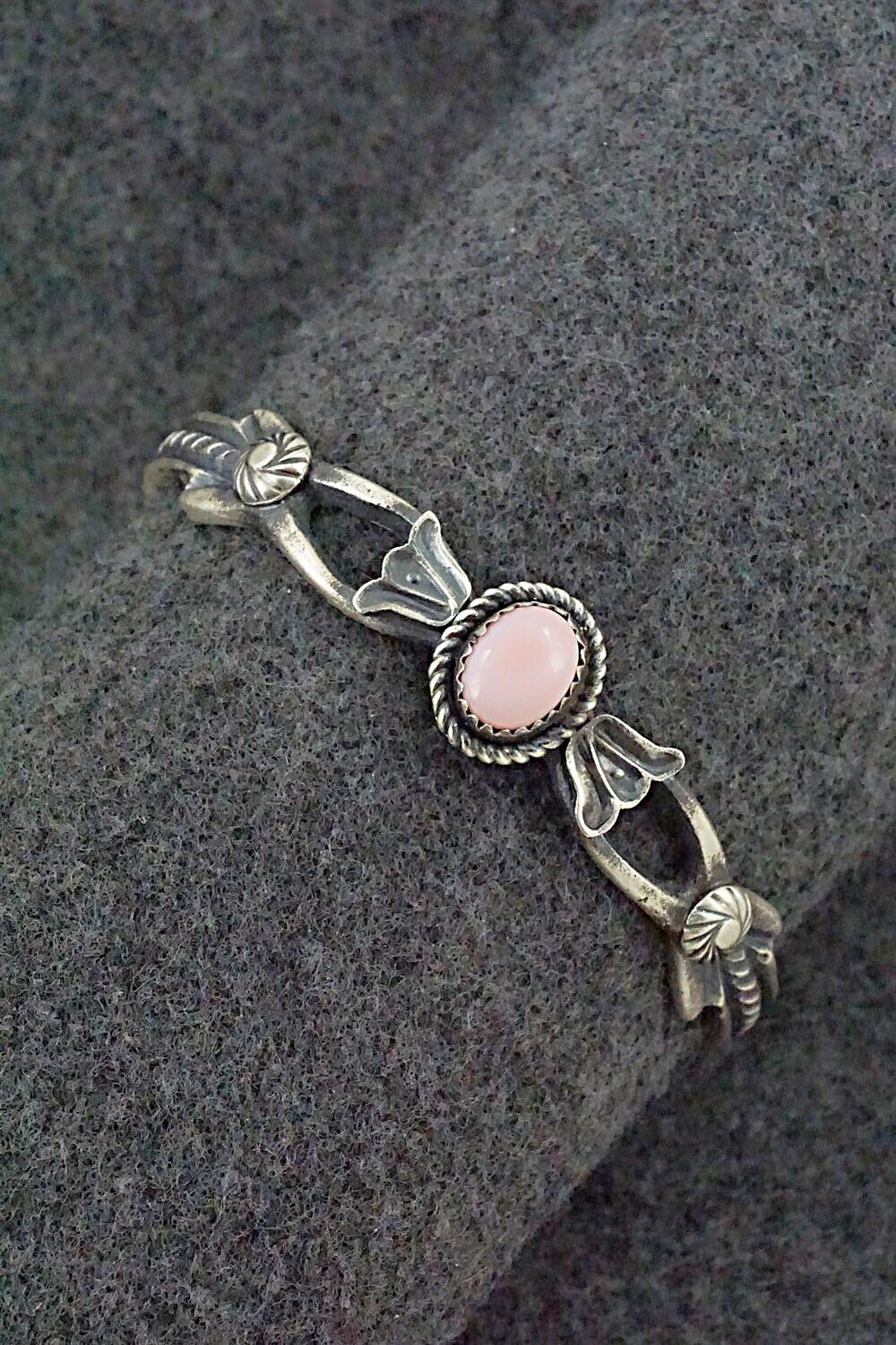 Pink Conch Shell & Sterling Silver Bracelet - Eva & Linberg Billah